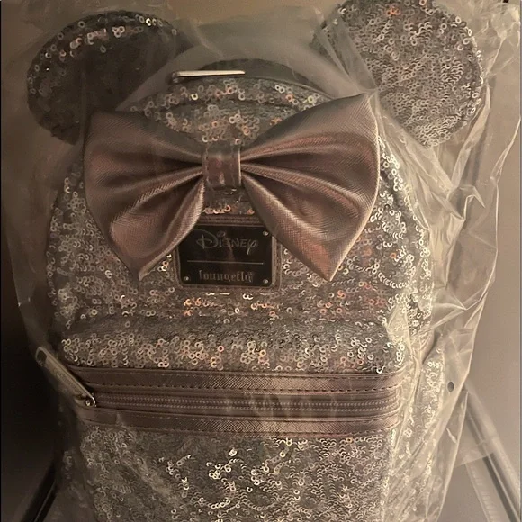 Silver Loungefly Minnie Sequins, NWT Loungefly Disney Minnie Mouse Silver Sequin Mini Backpack  main image 2